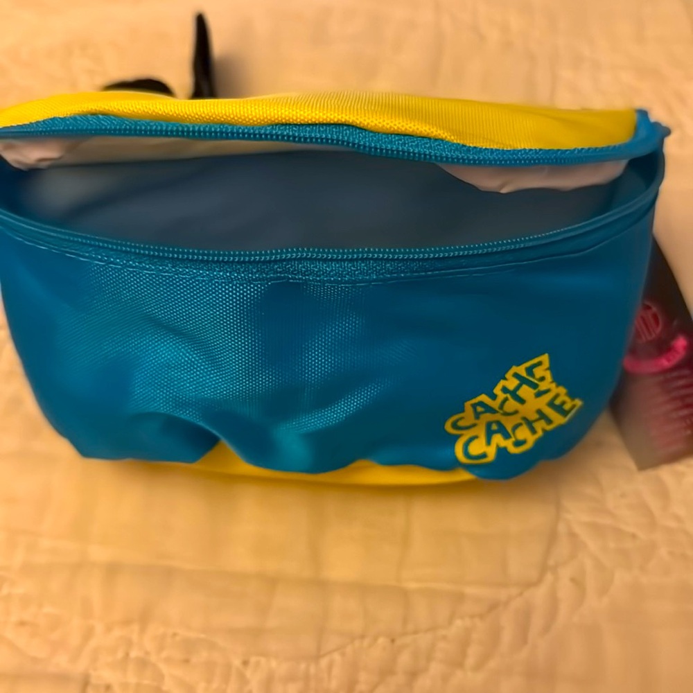 (4) 80’s Fanny Pack - Picture 2 of 7
